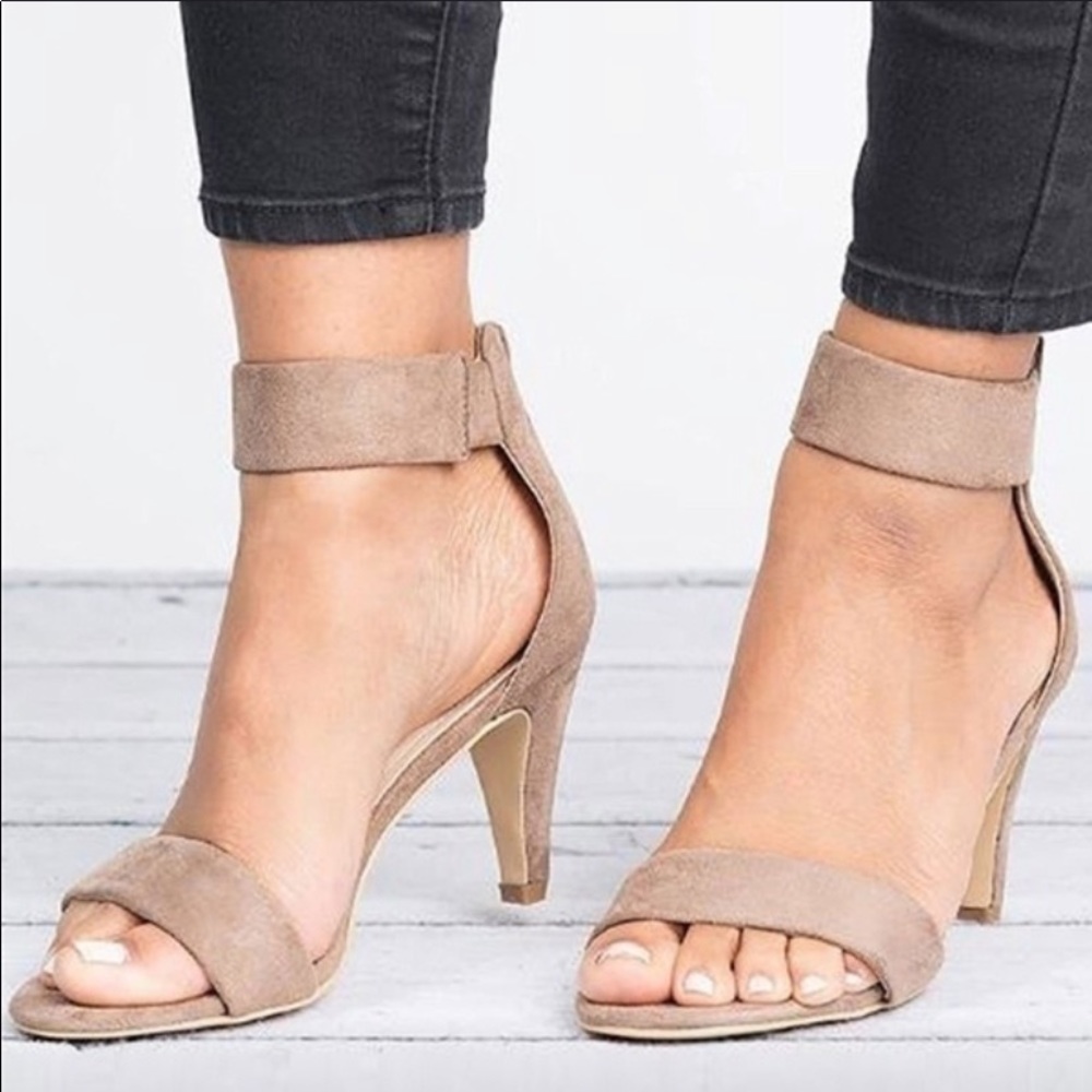 Low kitten  khaki colored heel